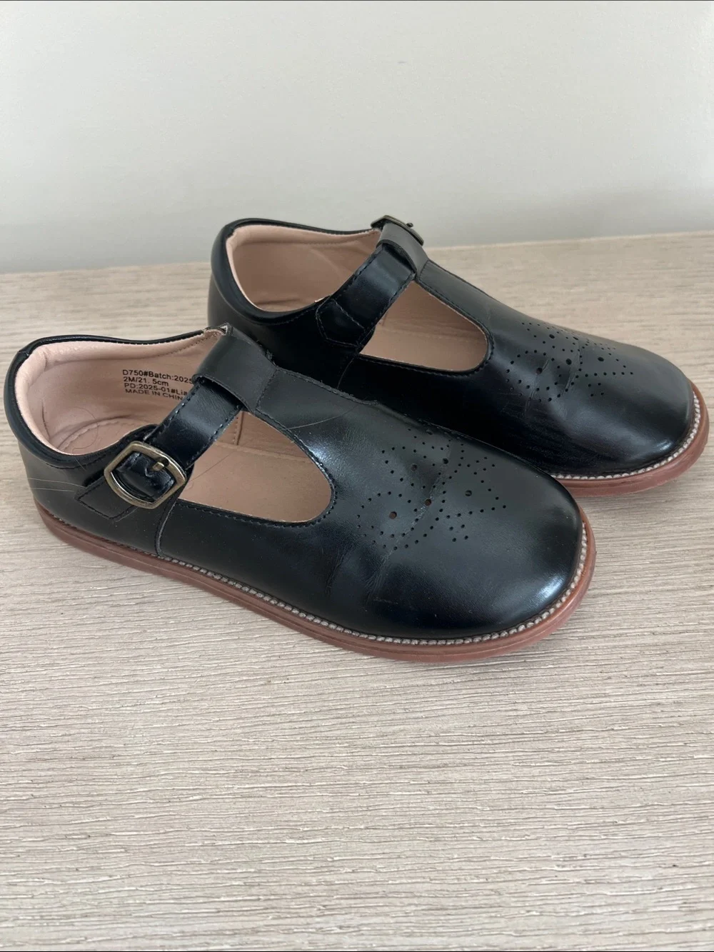Otter Momp Oxford Mary Jane sandals school uniform size 2 black